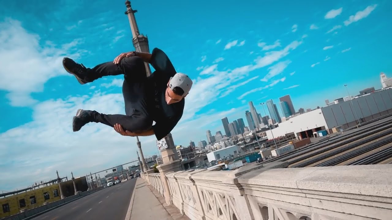 Parkour je umenie pohybu, ktoré sa vykonáva medzi budovami